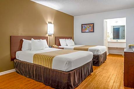 Double Room with Two Double Beds - Non-Smoking
