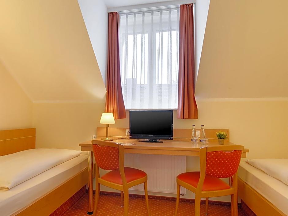 Hotel Kriemhild am Hirschgarten in Munich-Nymphenburg