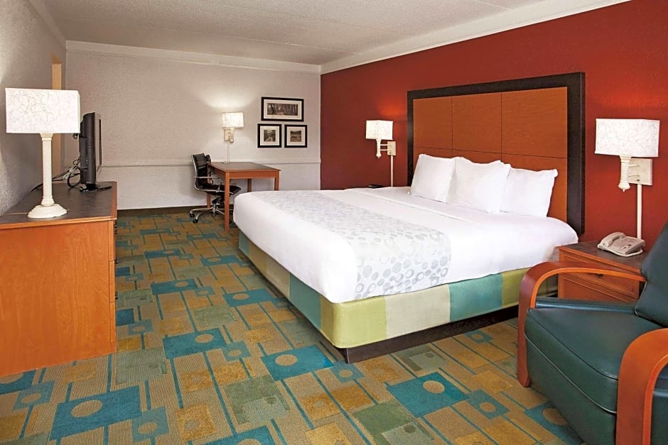 Howard Johnson by Wyndham Columbus Fort Benning