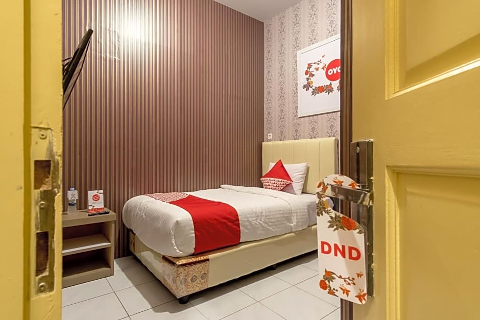 OYO 359 Executive Inn