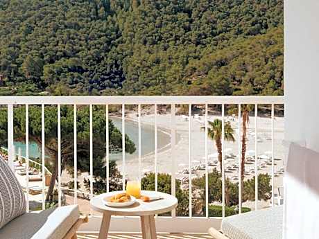 Deluxe King Suite with Sea View