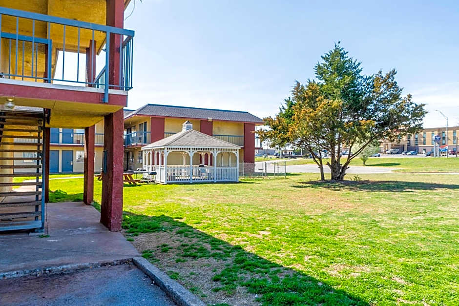 Castle Inn & Suites By OYO Chickasha