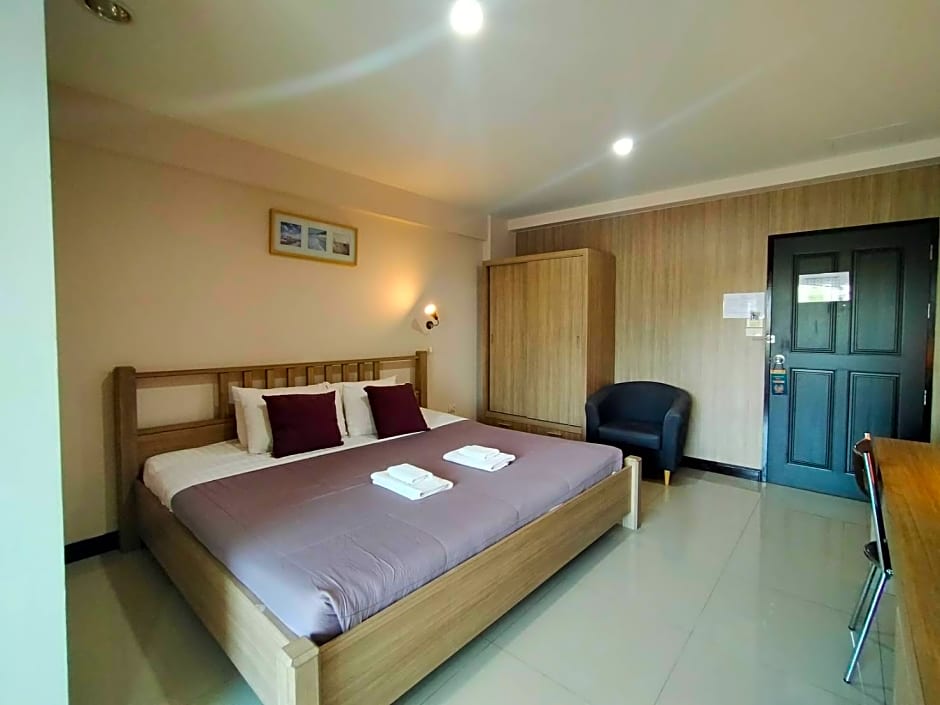 Home Place  Lopburi Hotel