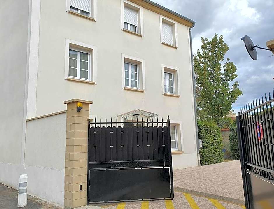 LA MARINA-Center-Parking-StationtoParis