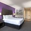 La Quinta Inn & Suites by Wyndham Clifton