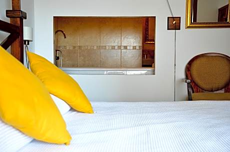 Deluxe Double Room with Bath