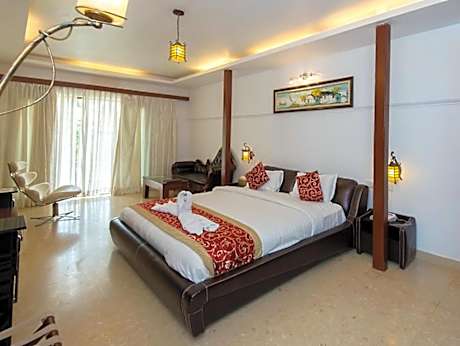 Queen Room with Pool View