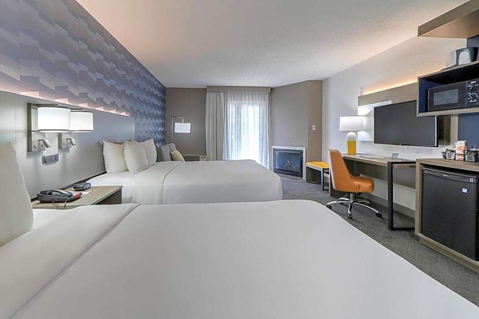 Comfort Inn & Suites At Dollywood Lane