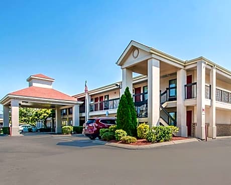 Econo Lodge Inn & Suites Murfreesboro Shopping District