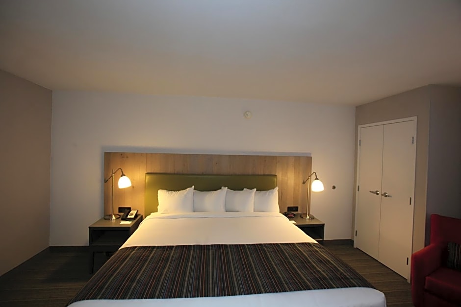 GreenTree Inn & Suites Phoenix Sky Harbor