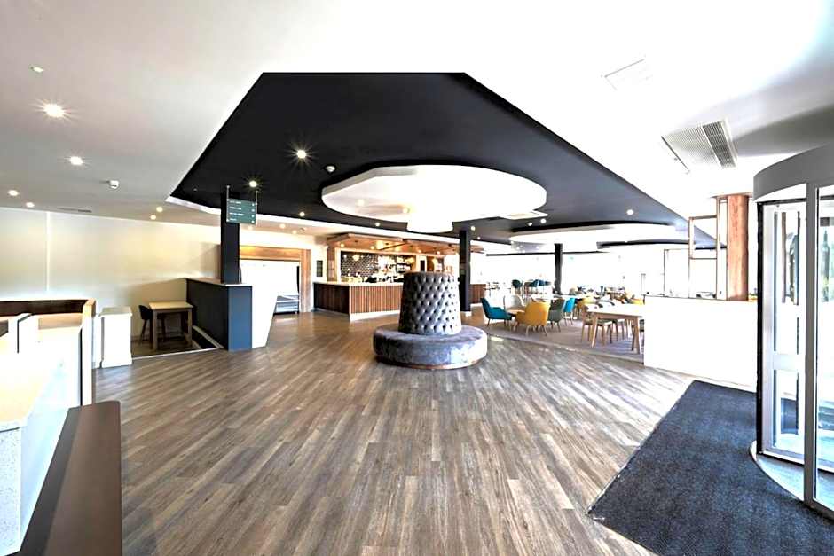 Holiday Inn Cardiff - North M4 By IHG
