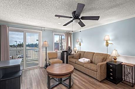 Snowshoe Ski-InSki-Out Steps to Ballhooter Lift Mountain Lodge Condo