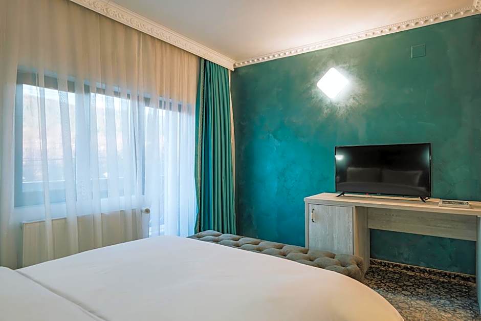 Suru Hotel & Restaurant