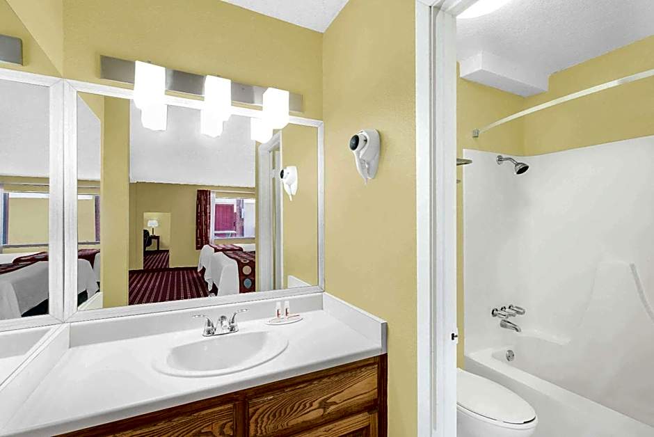 Super 8 by Wyndham Kerrville TX