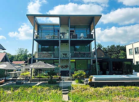 B&B Veluwemeer, jacuzzi, swim spa, sauna, steam bath and sandy beach