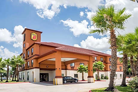 Super 8 by Wyndham Brookshire TX