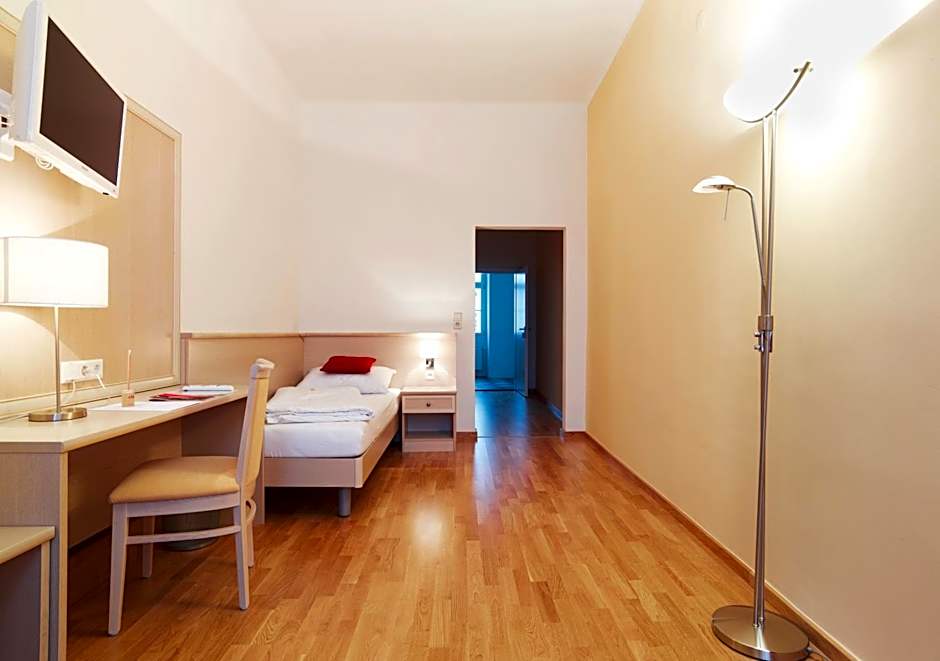 Photo 1 of 5 of Comfort, Lake View