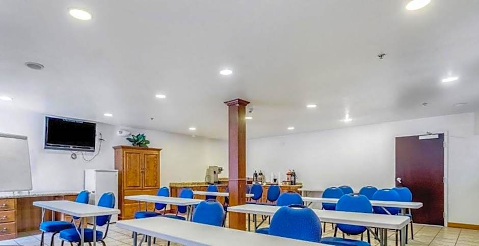 Studio 6 Suites Hesperia, CA West Main Street I 15