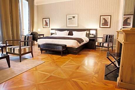 Deluxe King Suite