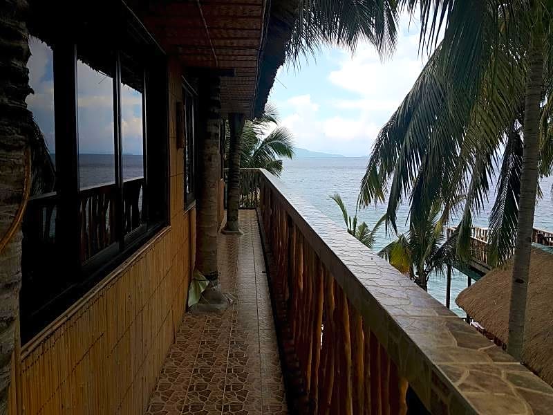 Bamboo House Beach Lodge & Restaurant