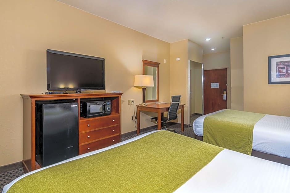 Best Western Plus Shamrock Inn & Suites