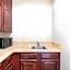 OYO Townhouse Clute Lake Jackson