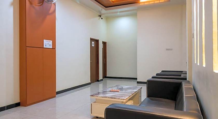 RedDoorz Plus near Ramayana Pematangsiantar