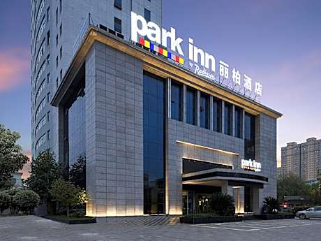 Park Inn Hanzhong Central Square High-speed Railway station