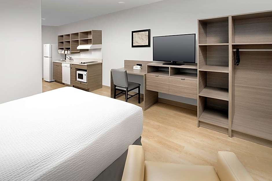 Photo 1 of 3 of 1 Queen Bed, Accessible, Roll in Shower