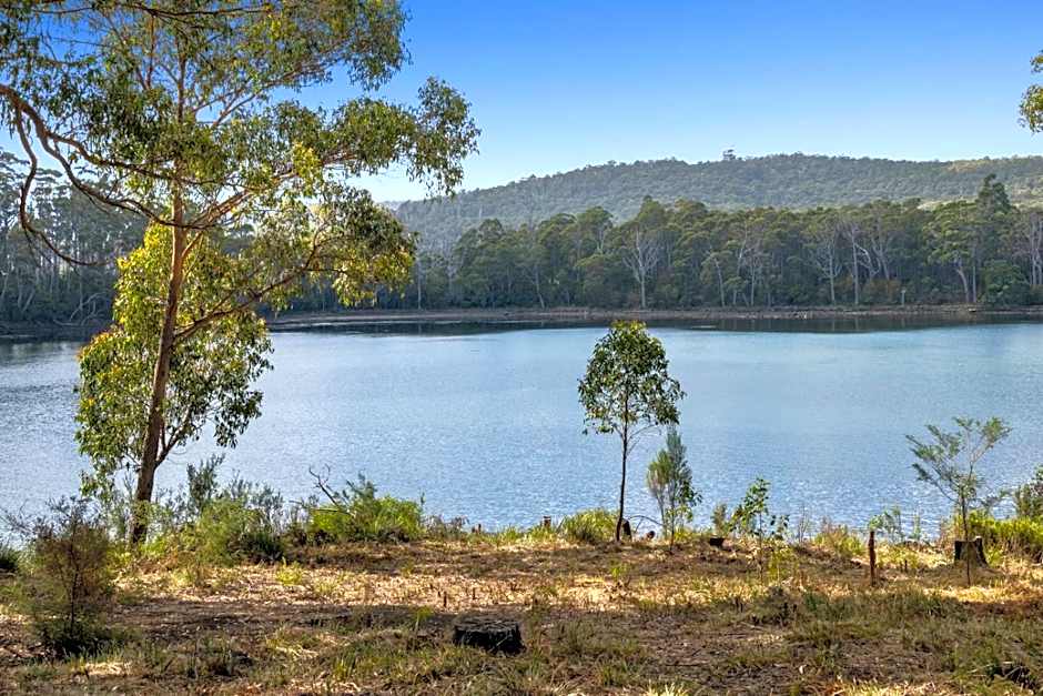 The Fox and Hounds Historic Hotel
