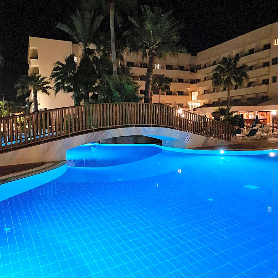 Nissiana Hotel & Bungalows