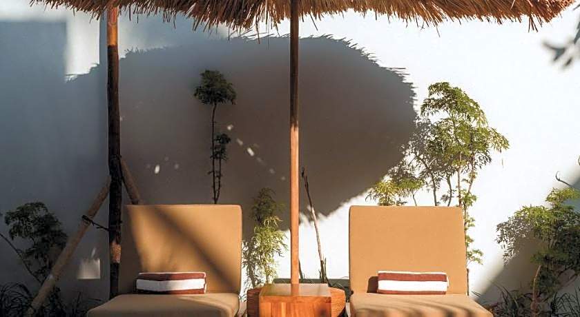 Boni Beach Lombok Hotel and Villas 