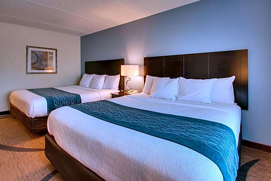 Greenfield Inn & Suites Owensboro, KY Airport