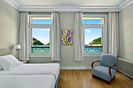Double or Twin Room with Sea View