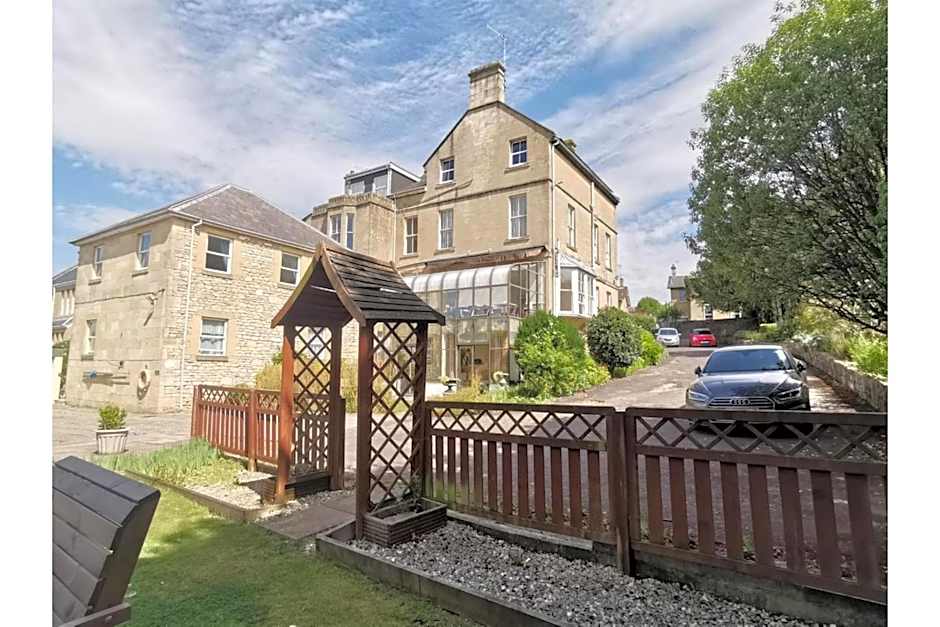 Wentworth House - Free Parking