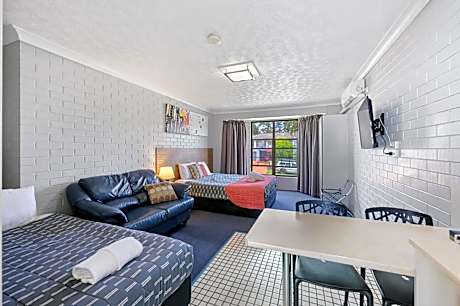 Economy Quadruple Room