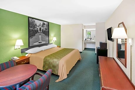 1 King Bed Non-Smoking