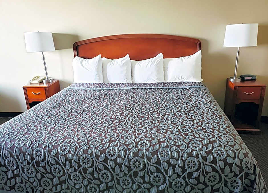 Days Inn & Suites by Wyndham of Morris