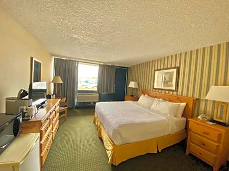 Deluxe King Suite - Non-Smoking