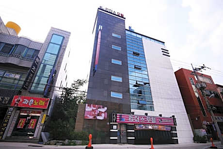 Daegu Dongdaegu Station Leaders