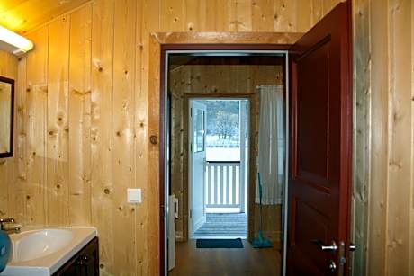 One-Bedroom Cottage with Private Bathroom