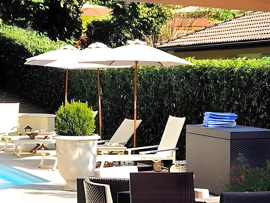 Logis Hotel Le Petit Casset