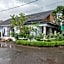 The Lima Guest House Syariah Mitra RedDoorz