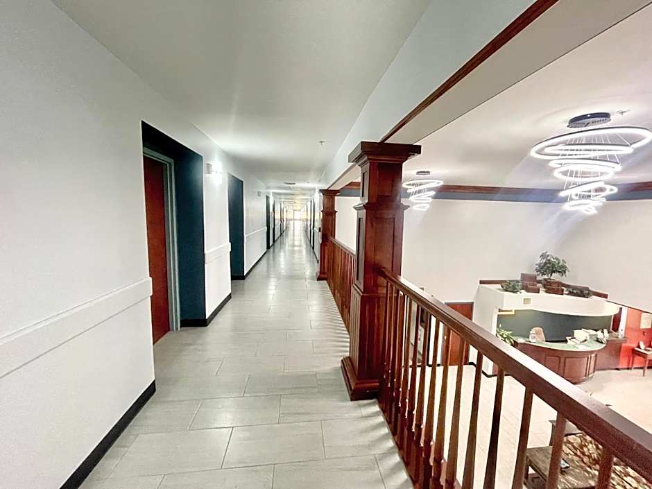Grand Vista Hotel & Suites