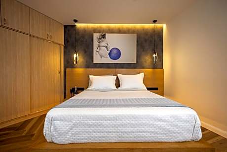 Triple A - Prime Location - Between Monastiraki & Syntagma Square-FREE Parking!