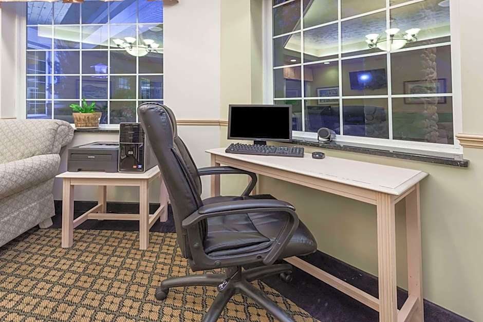 Days Inn by Wyndham Pentwater