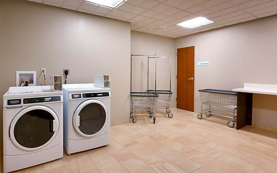 Holiday Inn Express & Suites Gainesville I-75 By IHG