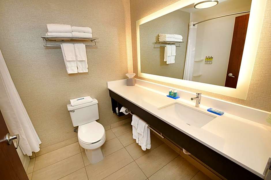 Holiday Inn Express Hotel & Suites Grand Forks By IHG