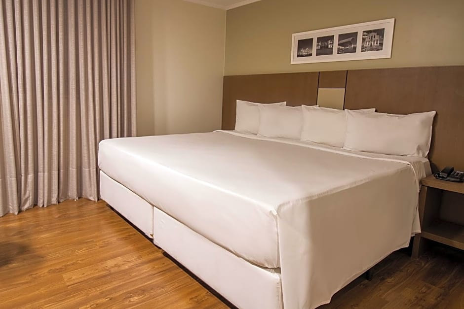 Hotel Deville Curitiba