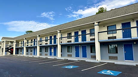 Days Inn By Wyndham Lexington/Columbia